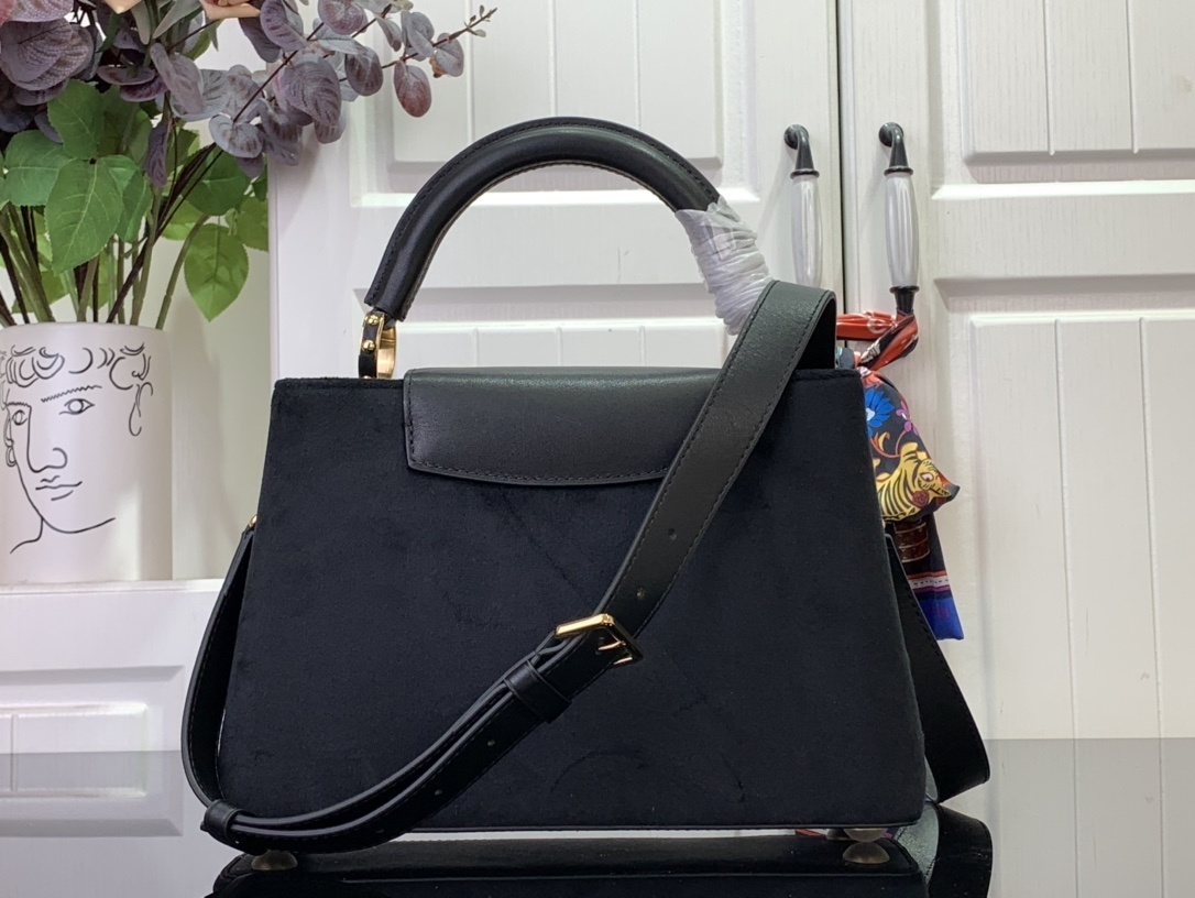 LV CAPUCINES BB m11924