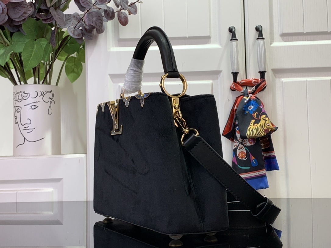 LV CAPUCINES BB m11924