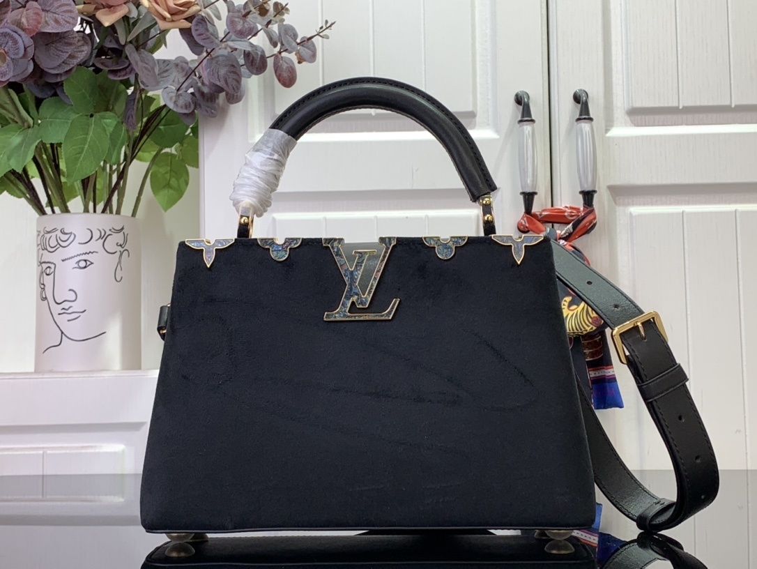 LV CAPUCINES BB m11924