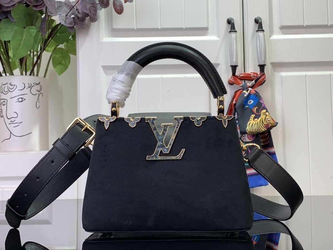 LV CAPUCINES BB m11924