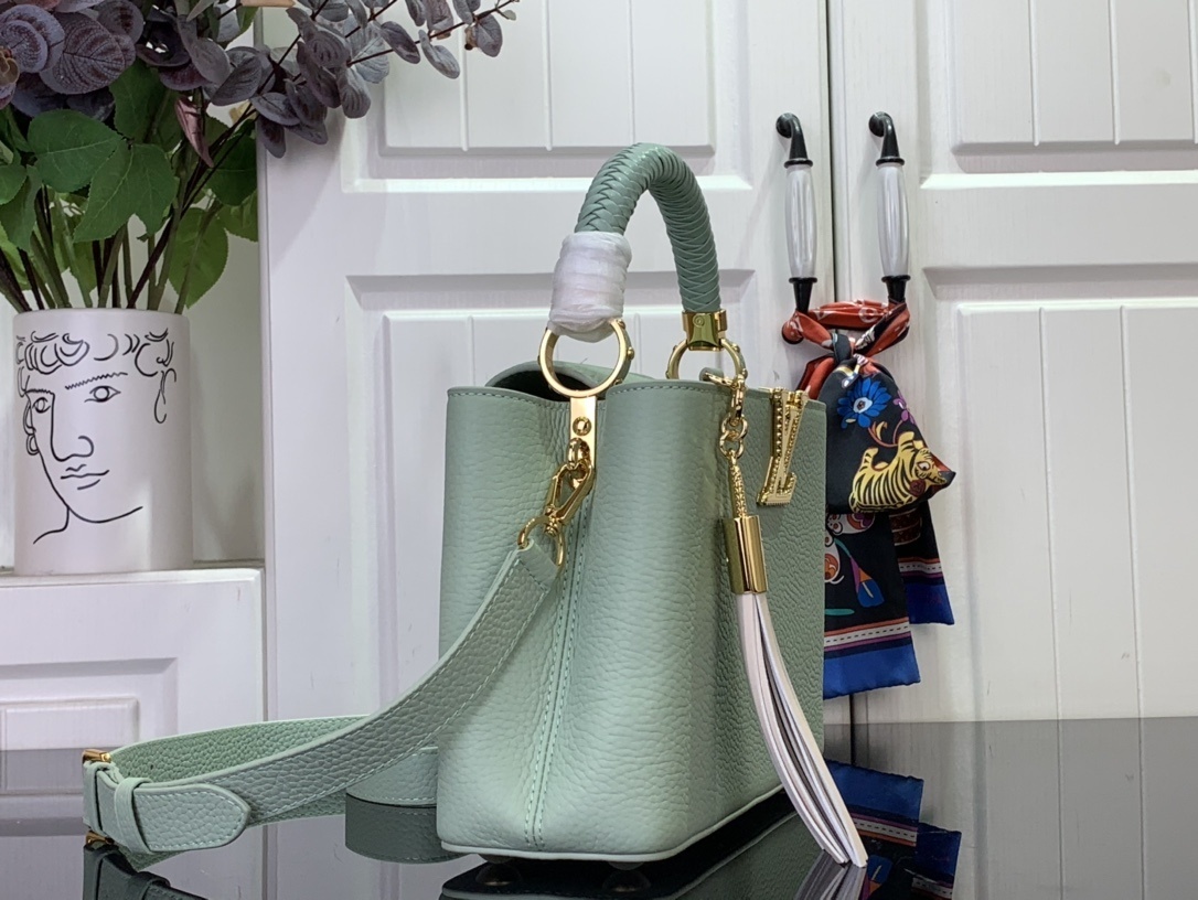 LV CAPUCINES bb m15157 