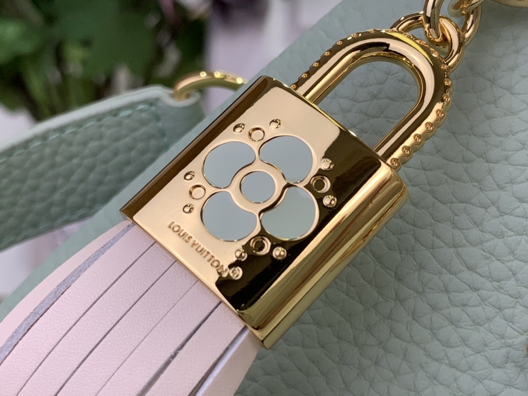 LV CAPUCINES bb m15157 