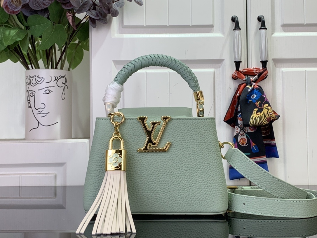 LV CAPUCINES bb m15157 