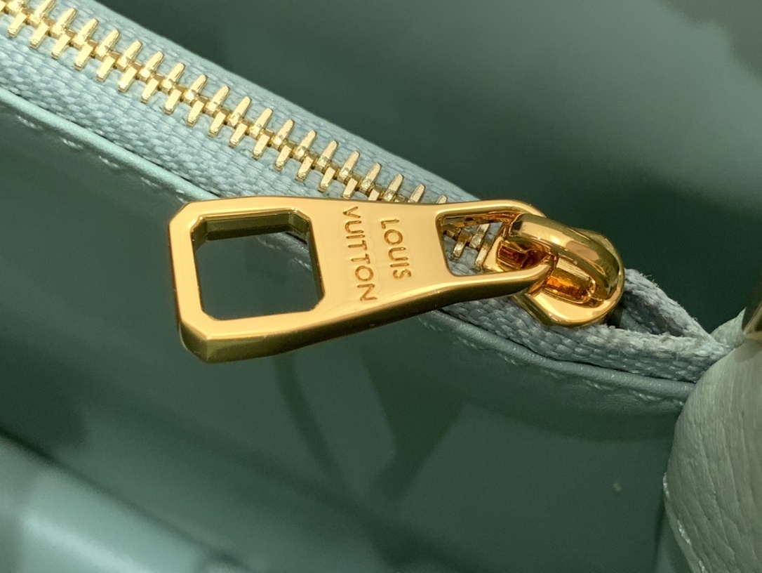 LV CAPUCINES bb m15157 