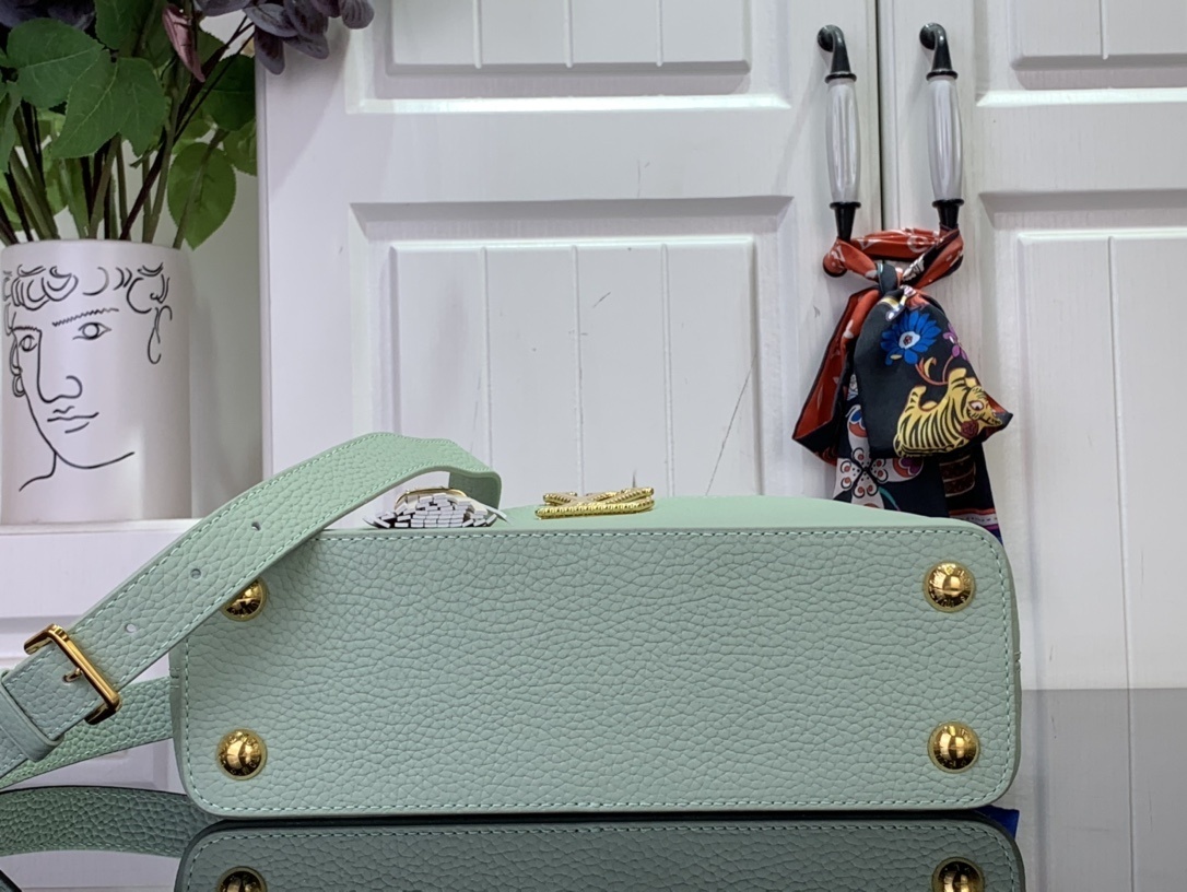 LV CAPUCINES bb m15157 