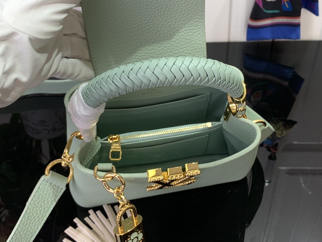 LV CAPUCINES bb m15157 