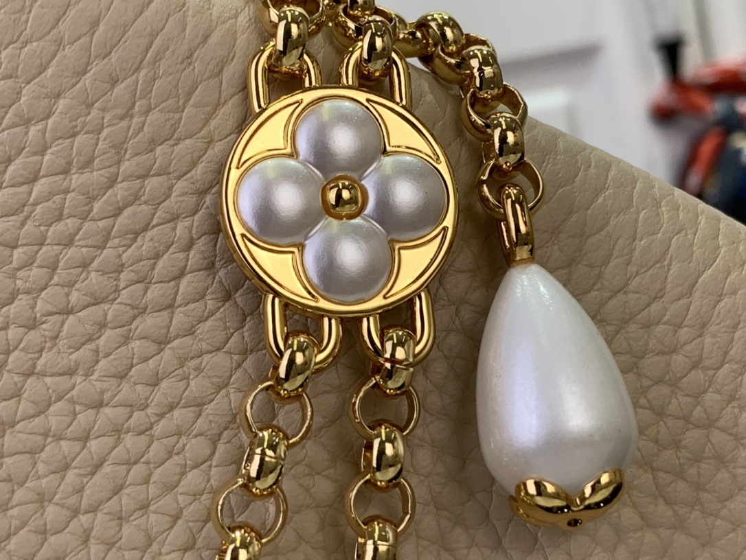 LV CAPUCINES BB m25461