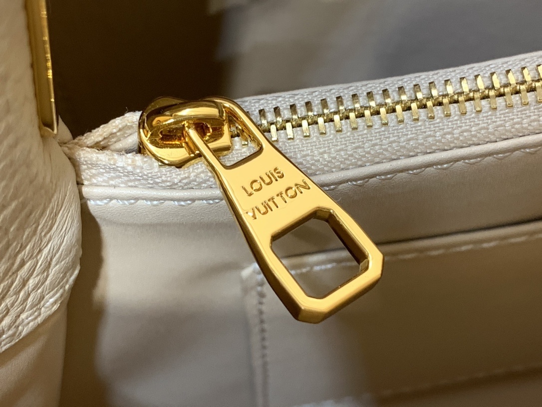 LV CAPUCINES BB m25461