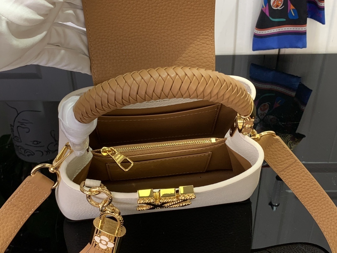 LV CAPUCINES BB m25466
