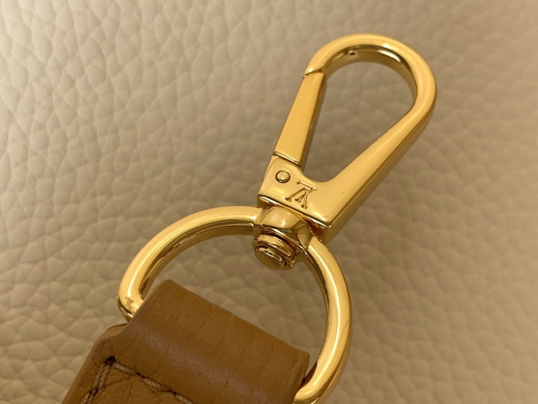 LV CAPUCINES BB m25466
