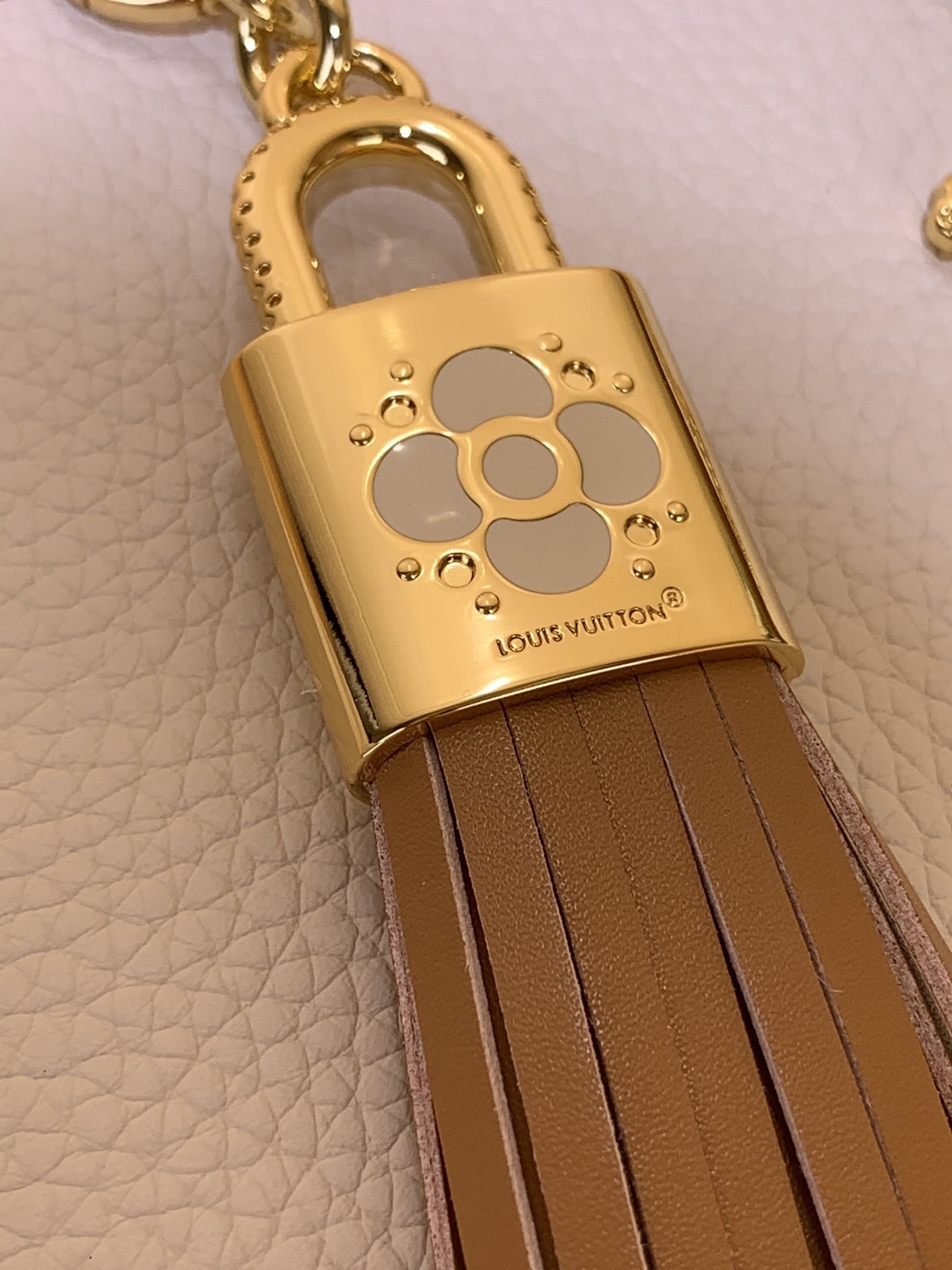 LV CAPUCINES BB m25466