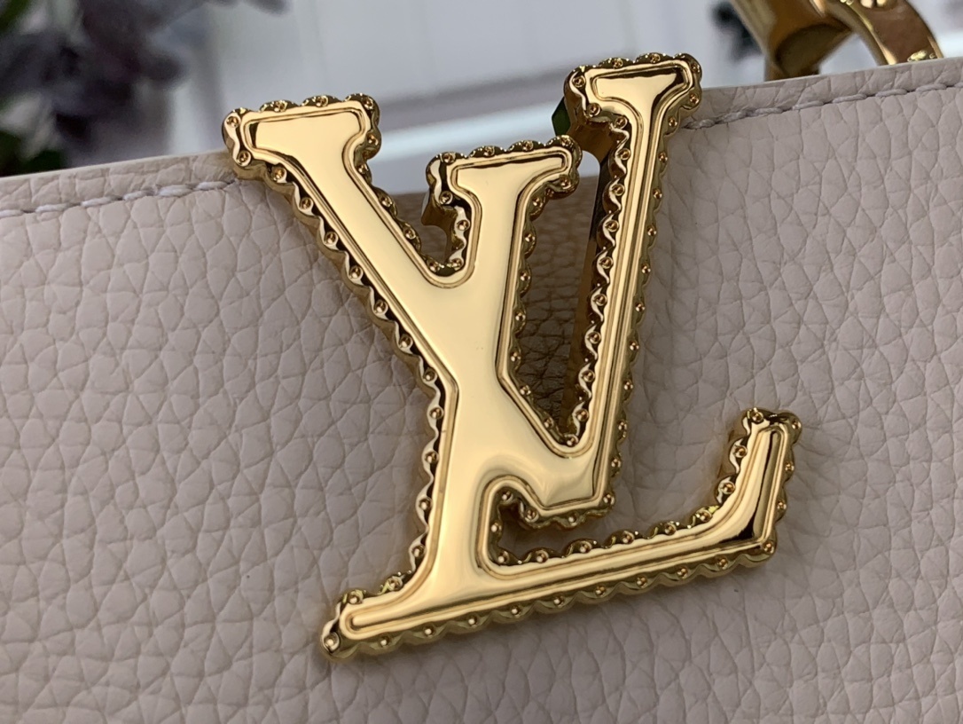 LV CAPUCINES BB m25466