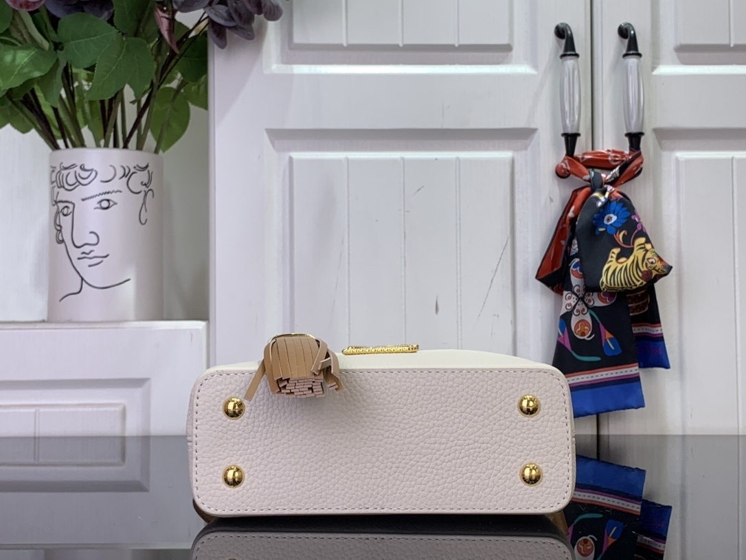 LV CAPUCINES BB m25466