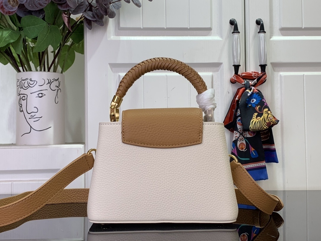 LV CAPUCINES BB m25466