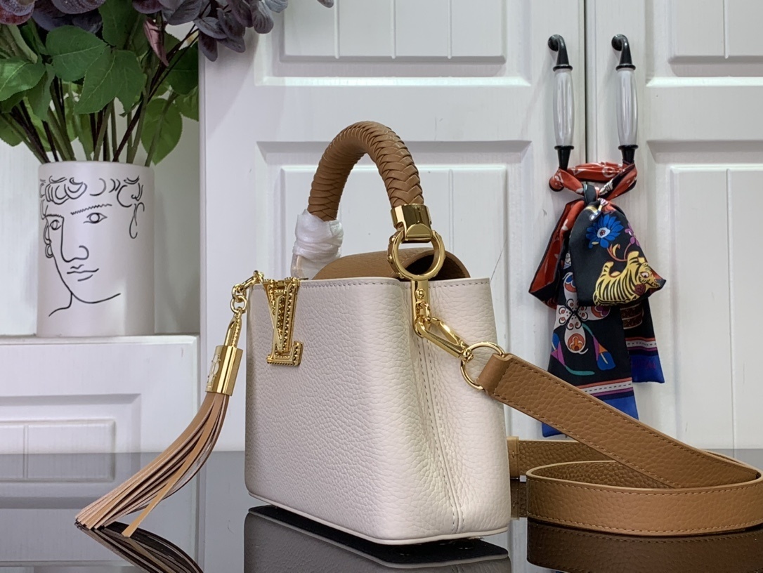 LV CAPUCINES BB m25466