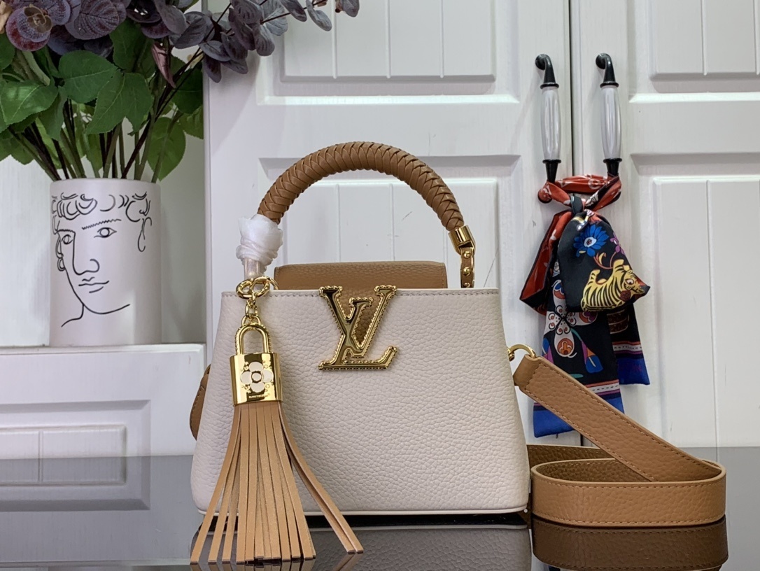 LV CAPUCINES BB m25466