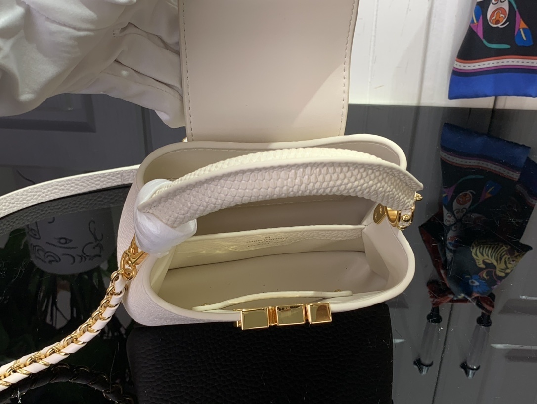 LV capucines bb m25611