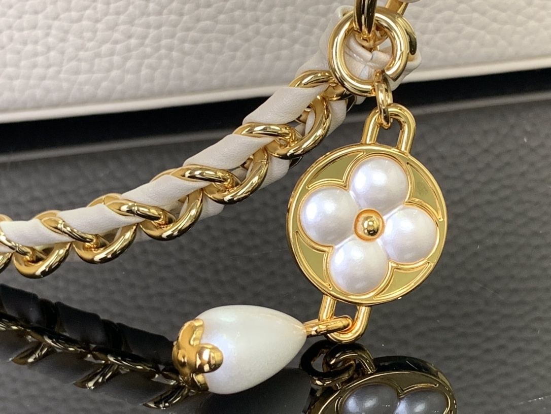 LV capucines bb m25611