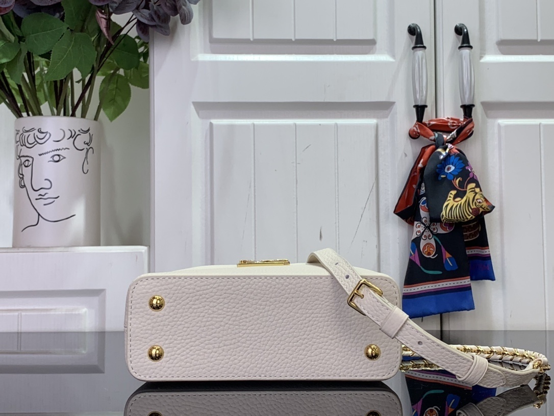 LV capucines bb m25611