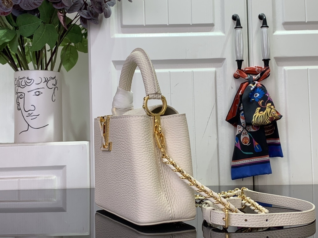 LV capucines bb m25611