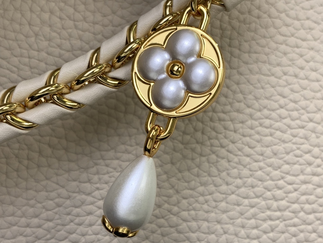 LV capucines bb m25611