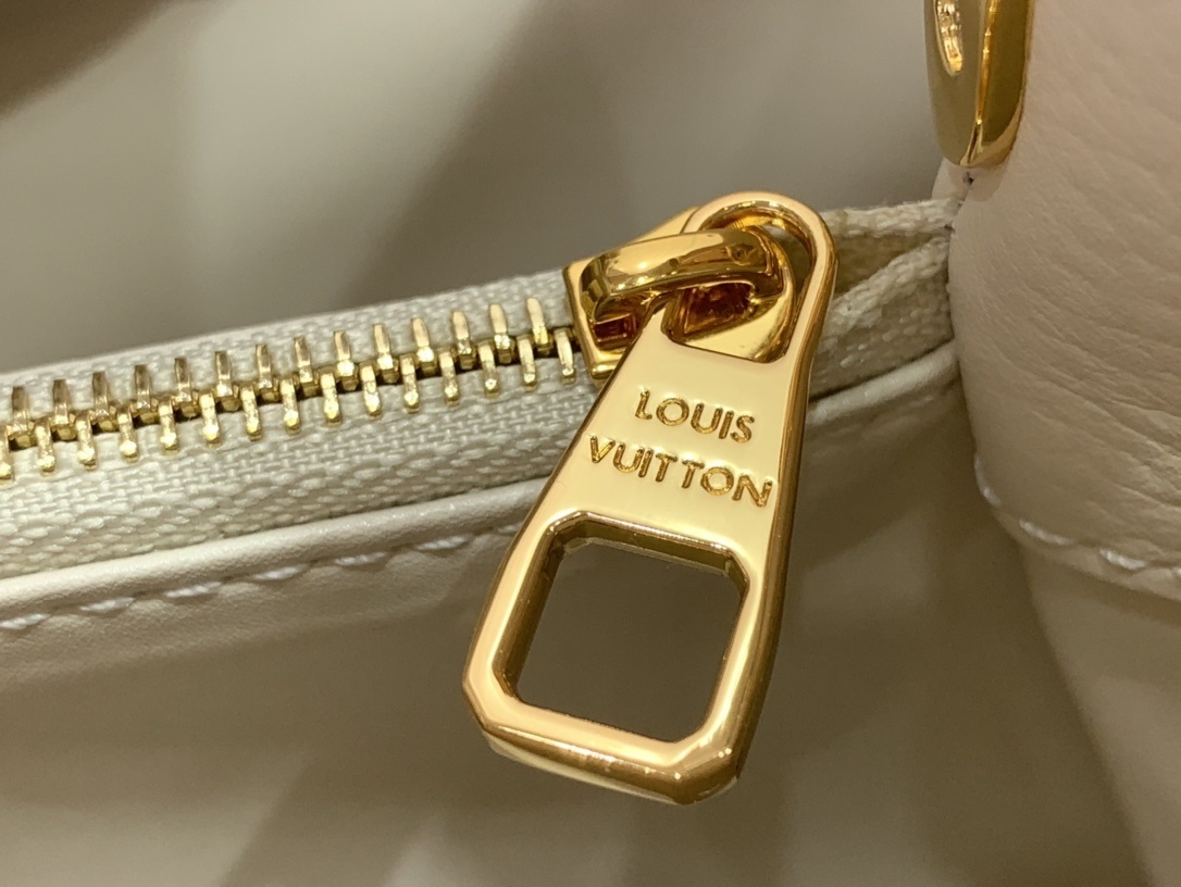 LV capucines bb m25611