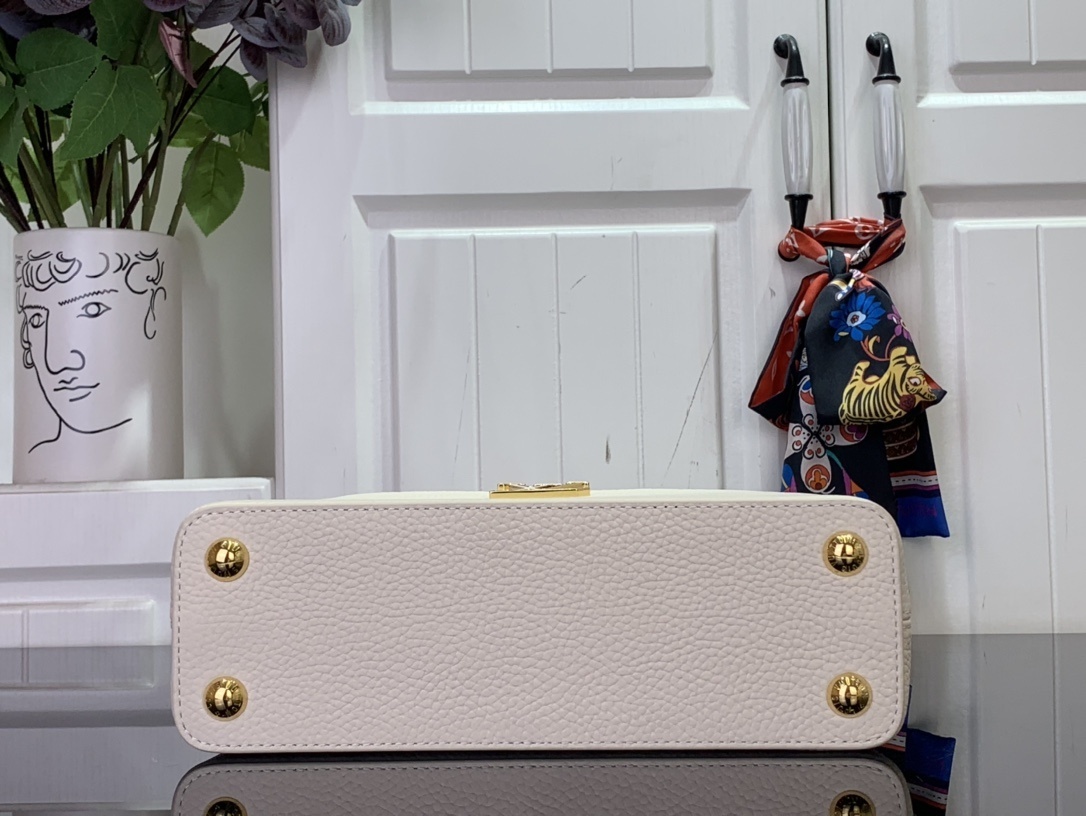 LV capucines bb m25611