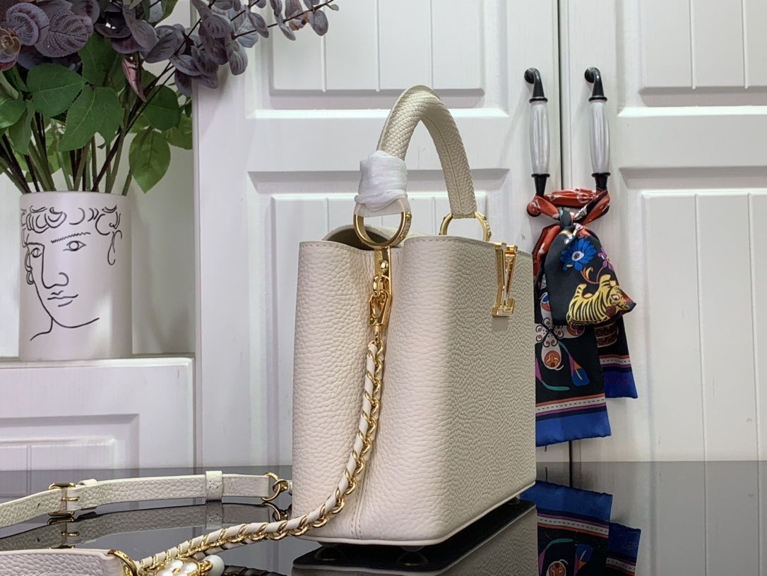 LV capucines bb m25611