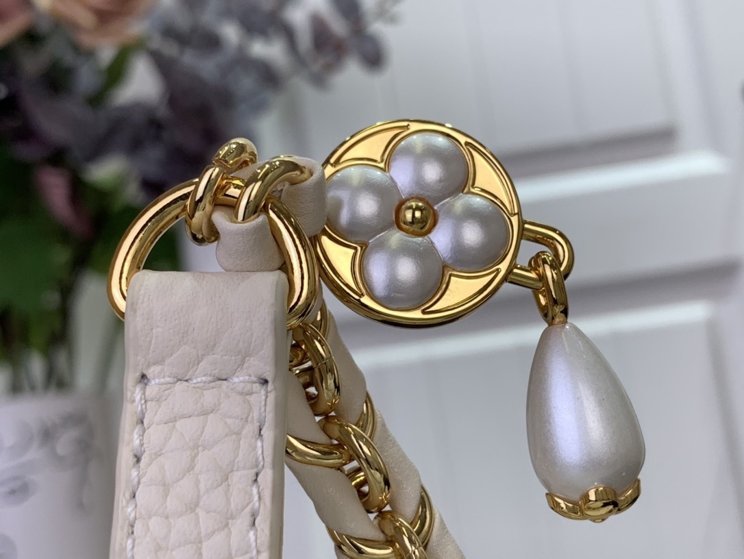 LV capucines bb m25611