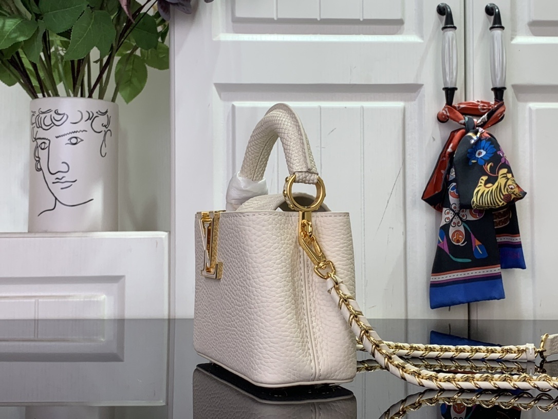 LV capucines bb m25611