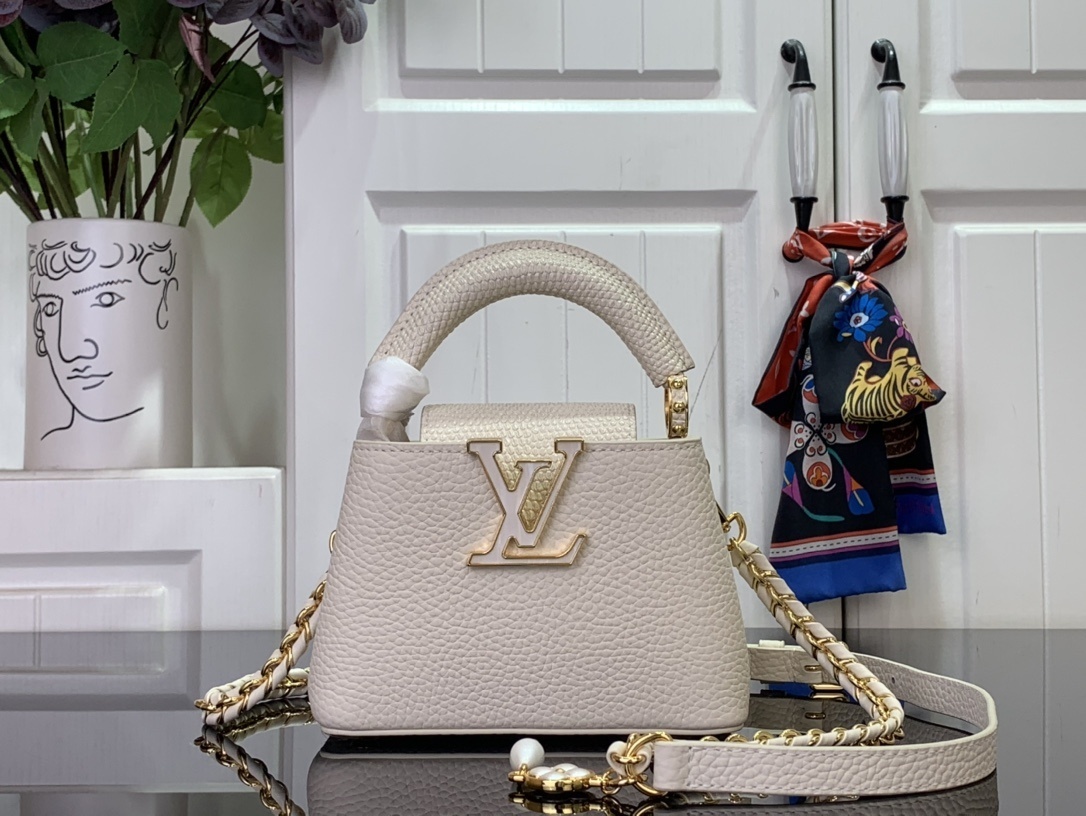 LV capucines bb m25611