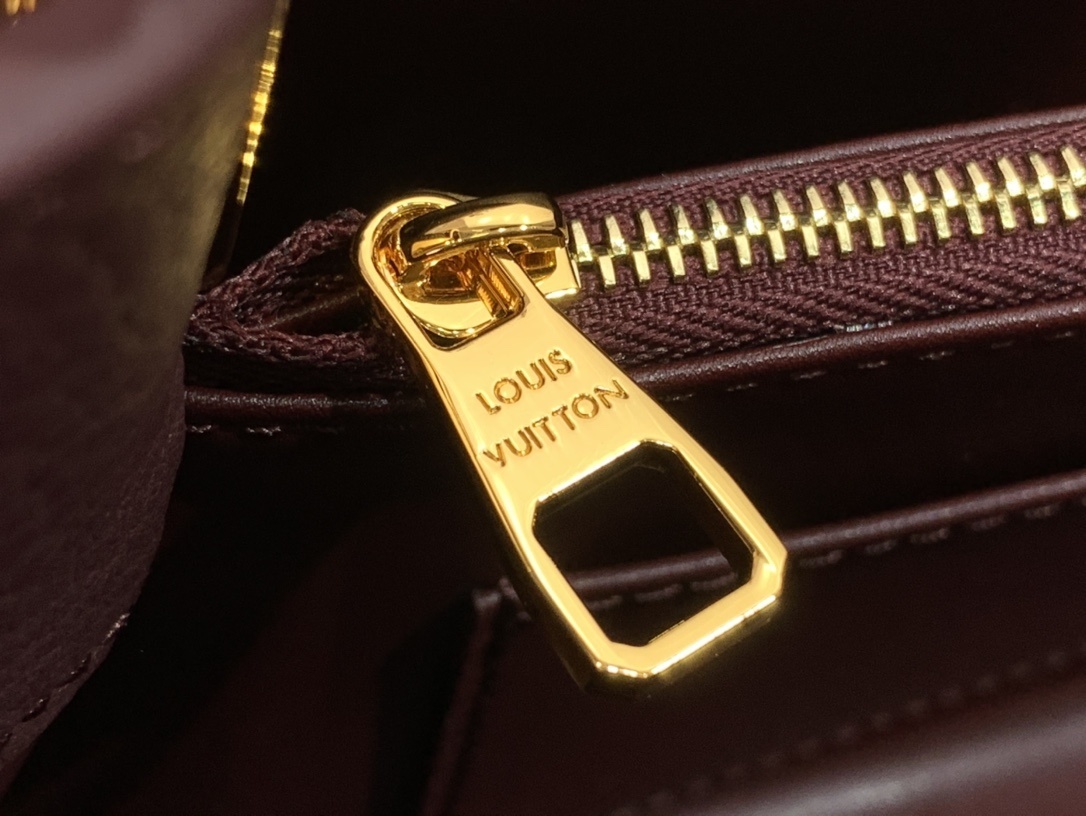 LV Capucines bb m25893