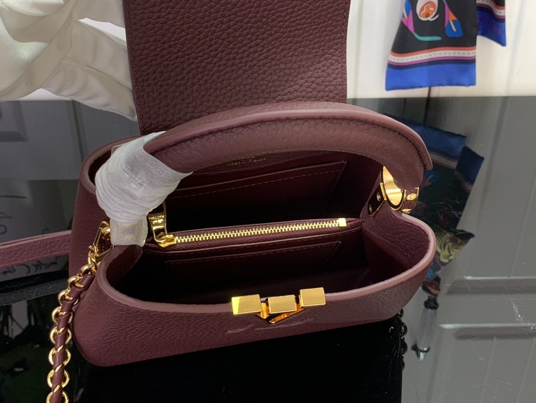 LV Capucines bb m25893