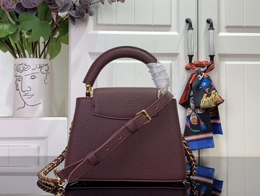 LV Capucines bb m25893