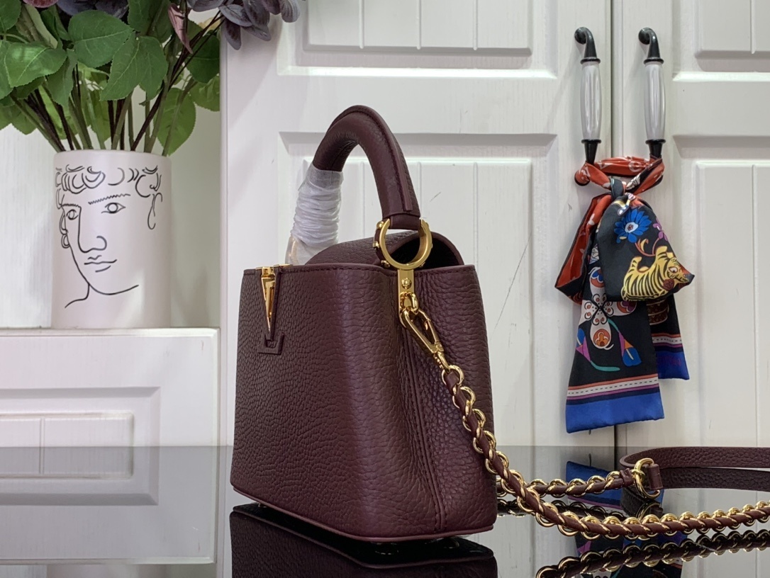 LV Capucines bb m25893