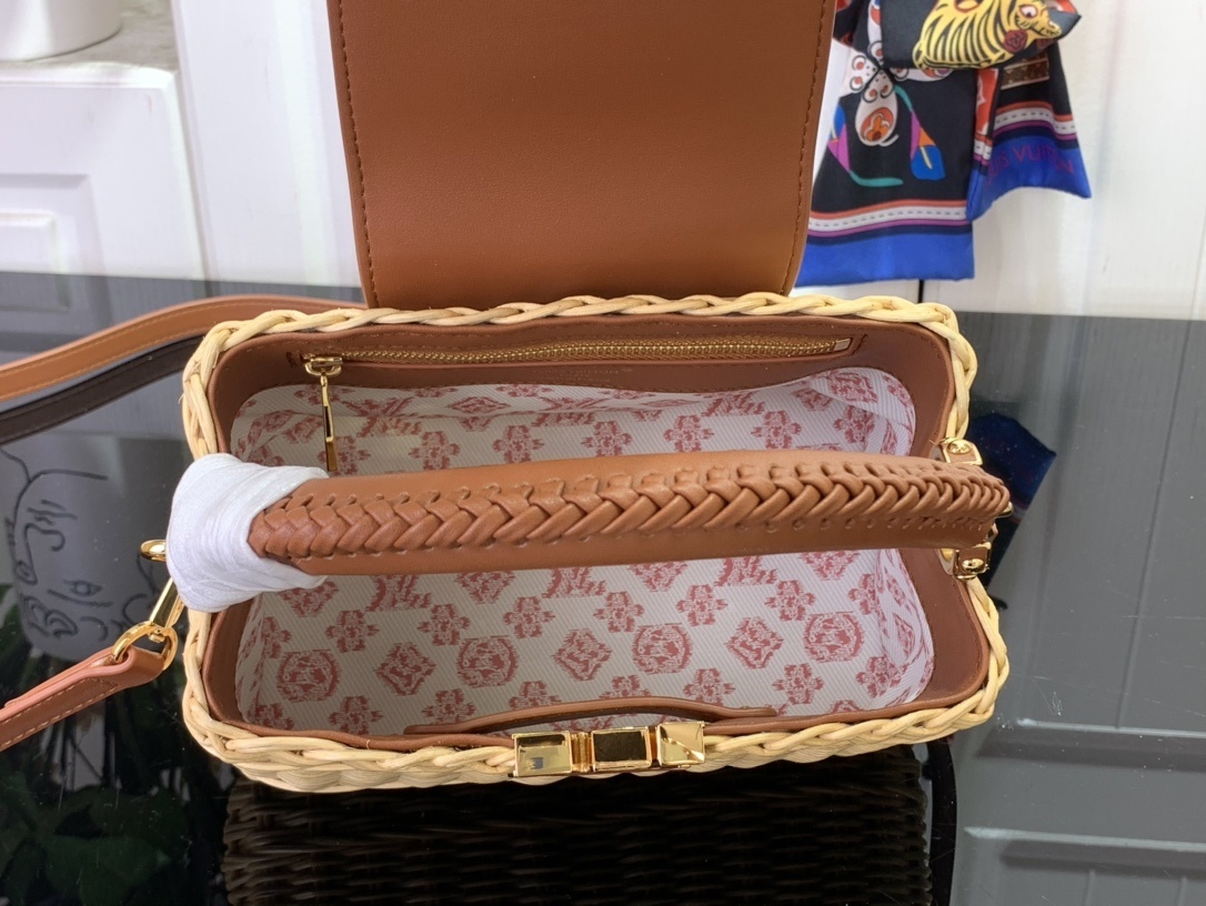 LV CAPUCINES BB m26025