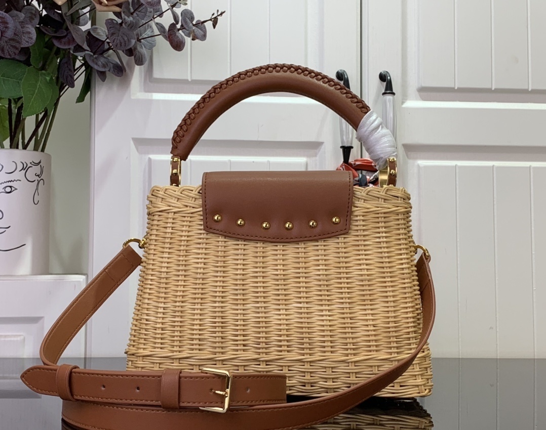 LV CAPUCINES BB m26025