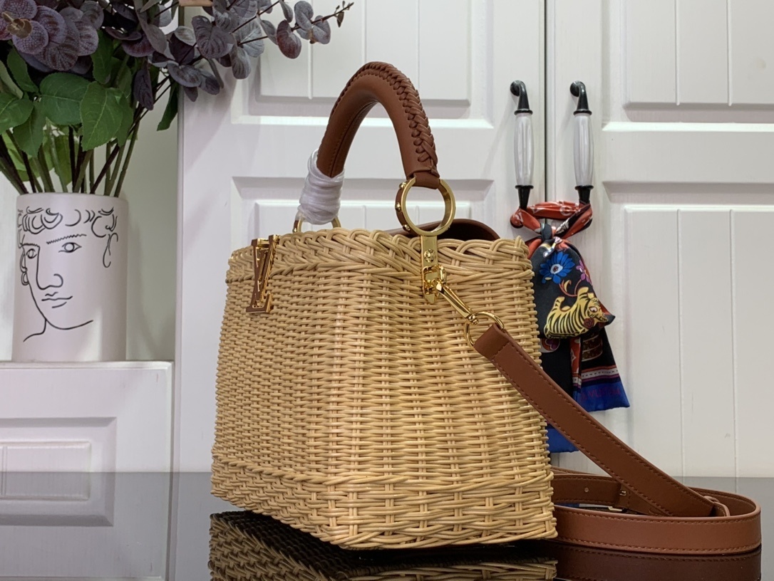 LV CAPUCINES BB m26025