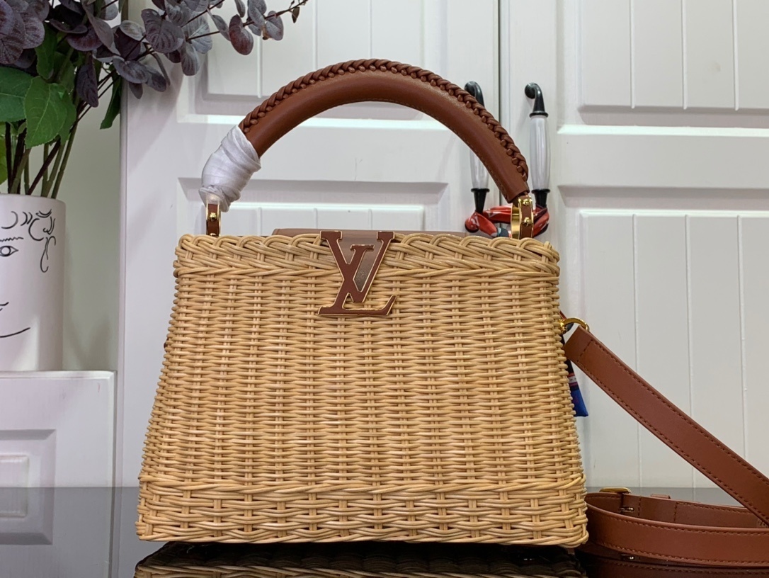 LV CAPUCINES BB m26025