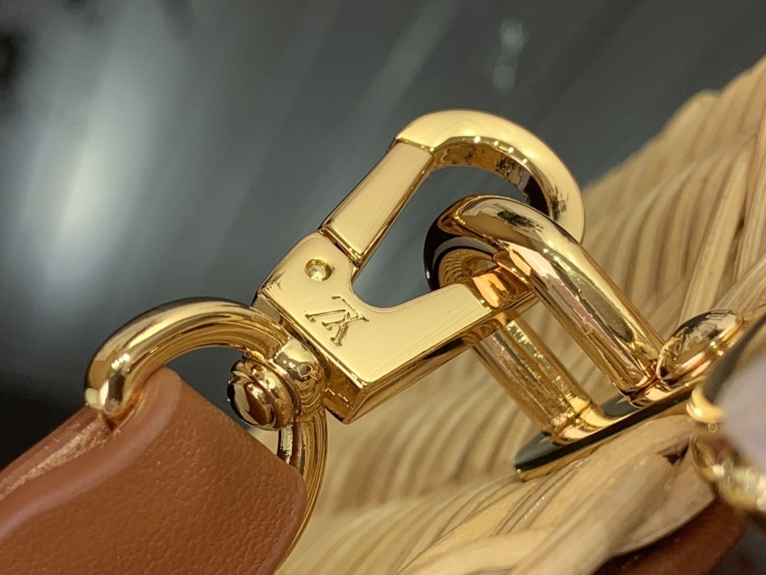 LV CAPUCINES BB m26025