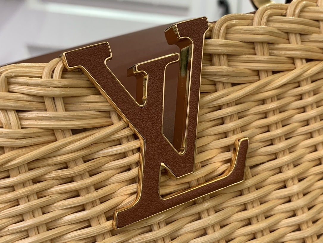 LV CAPUCINES BB m26025