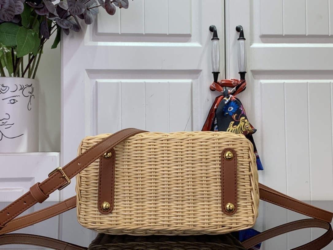 LV CAPUCINES BB m26025