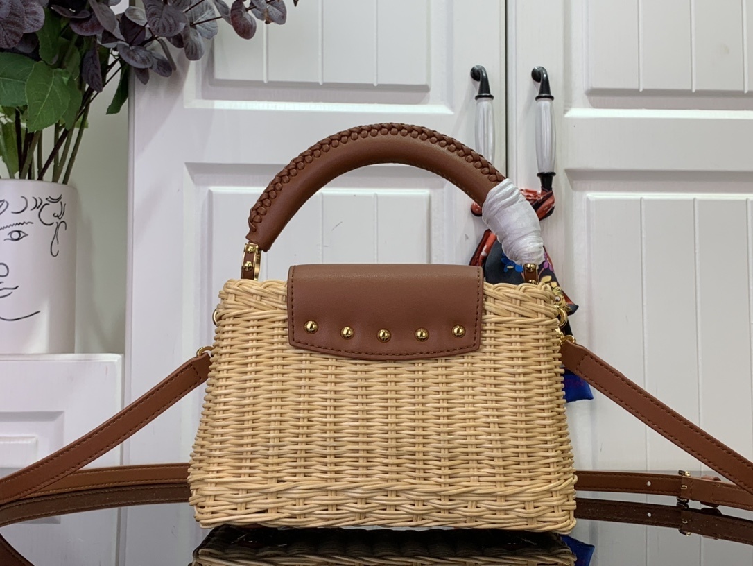 LV CAPUCINES BB m26025