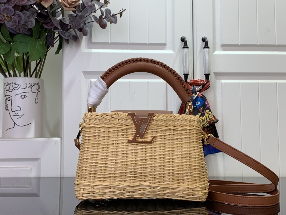 LV CAPUCINES BB m26025