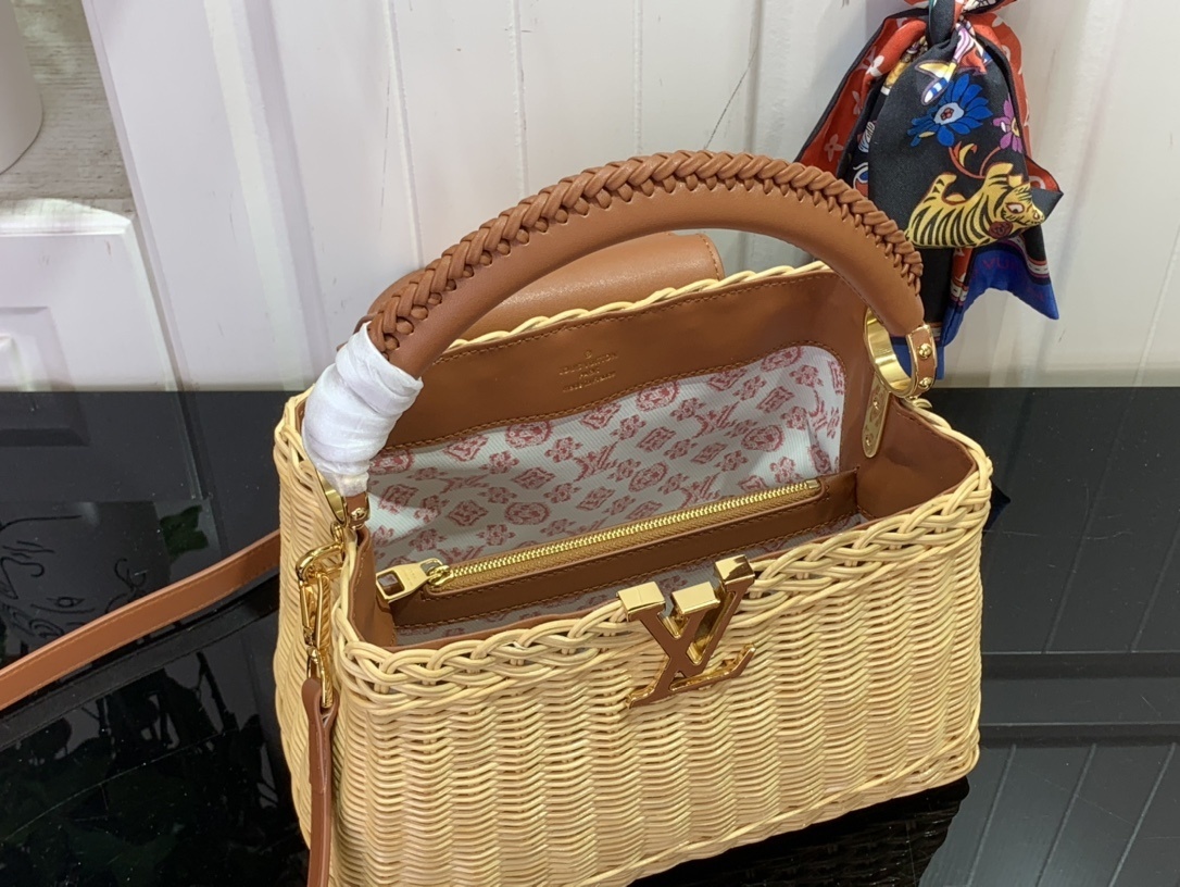 LV CAPUCINES BB m26025