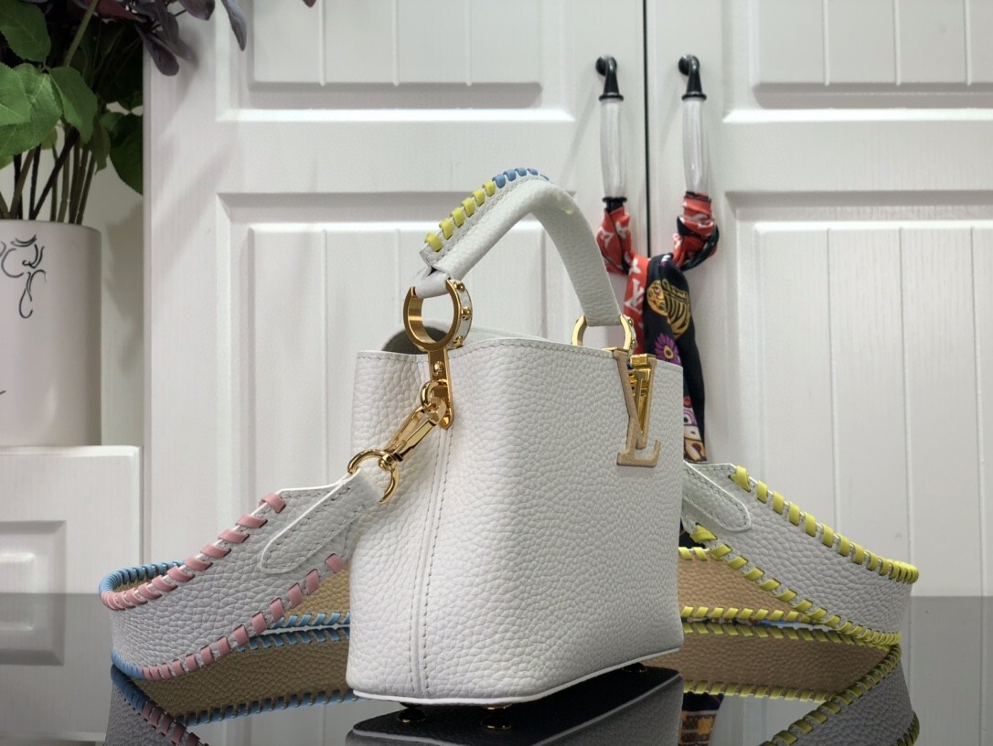 LV CAPUCINES BB M57671