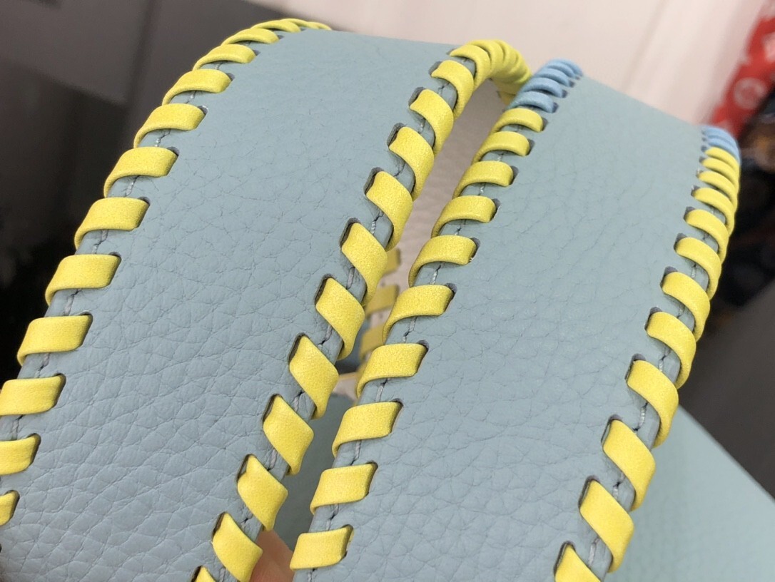 LV CAPUCINES BB M57671