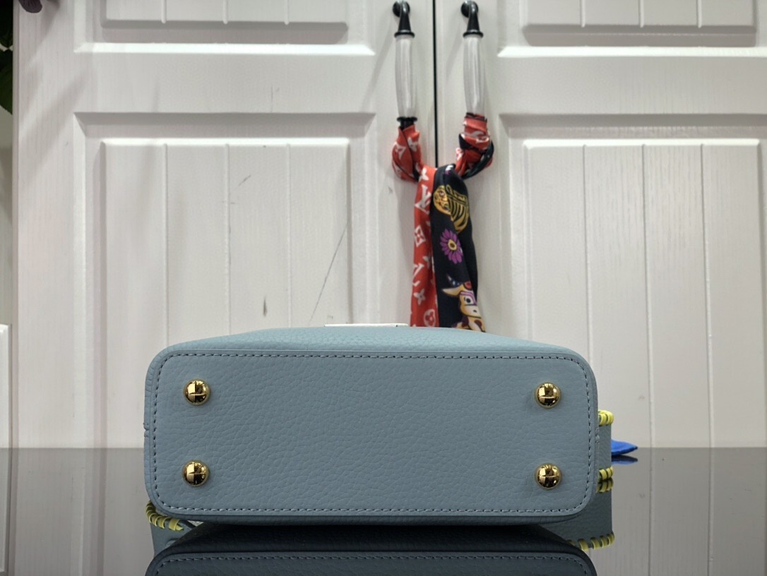 LV CAPUCINES BB M57671