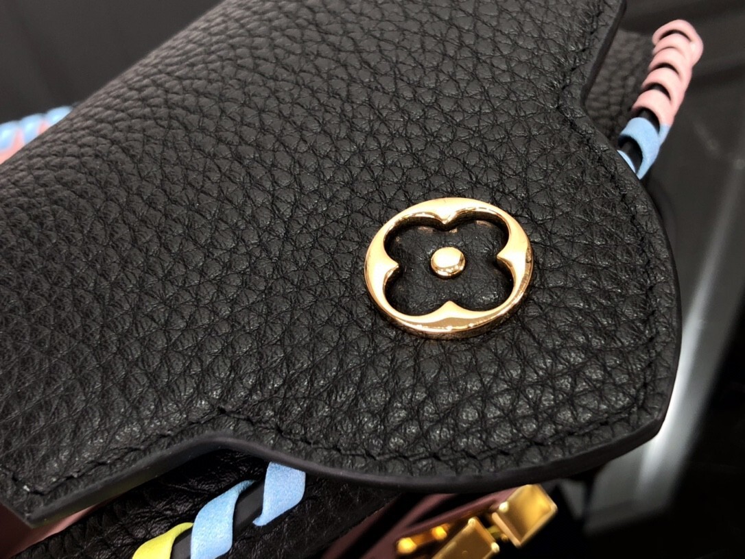 LV CAPUCINES BB M57671