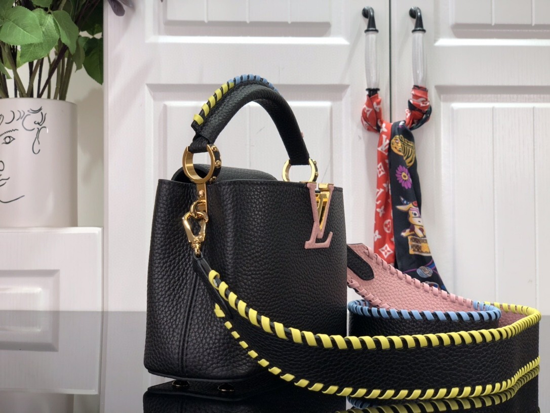 LV CAPUCINES BB M57671